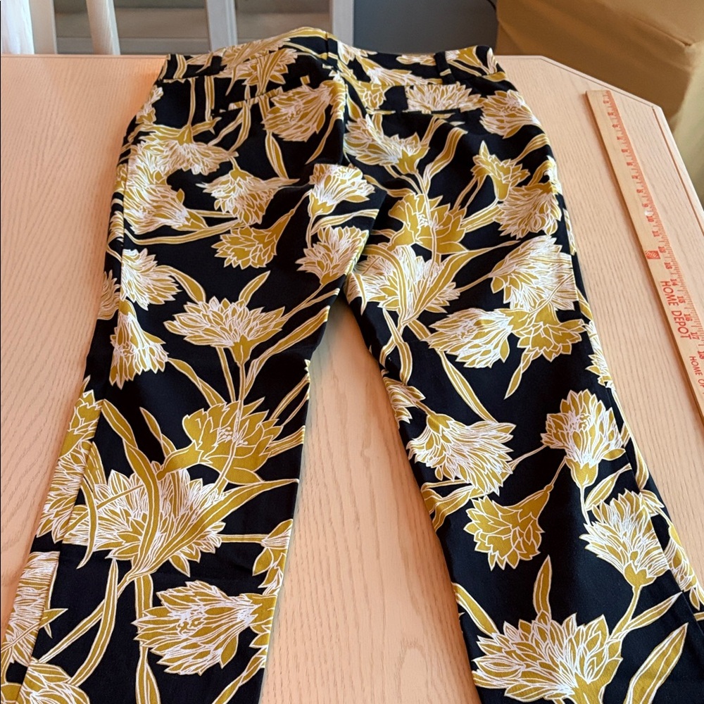 Ann Taylor Factory Black and Gold Floral Pants - Picture 6 of 6